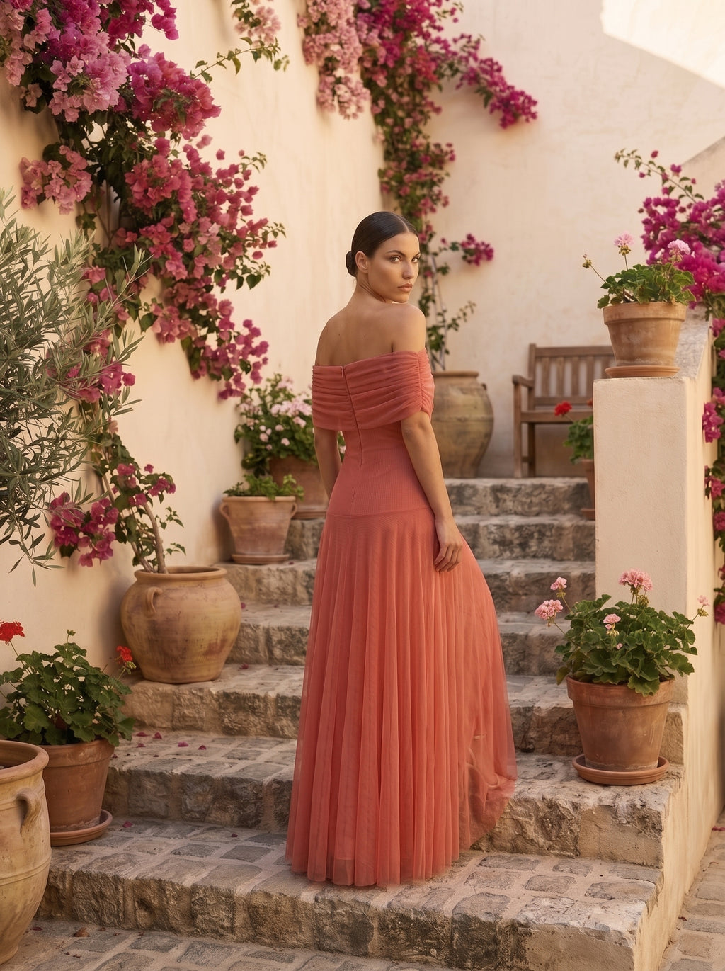 Espalda de vestido largo coral de gasa Vezza, colección verano